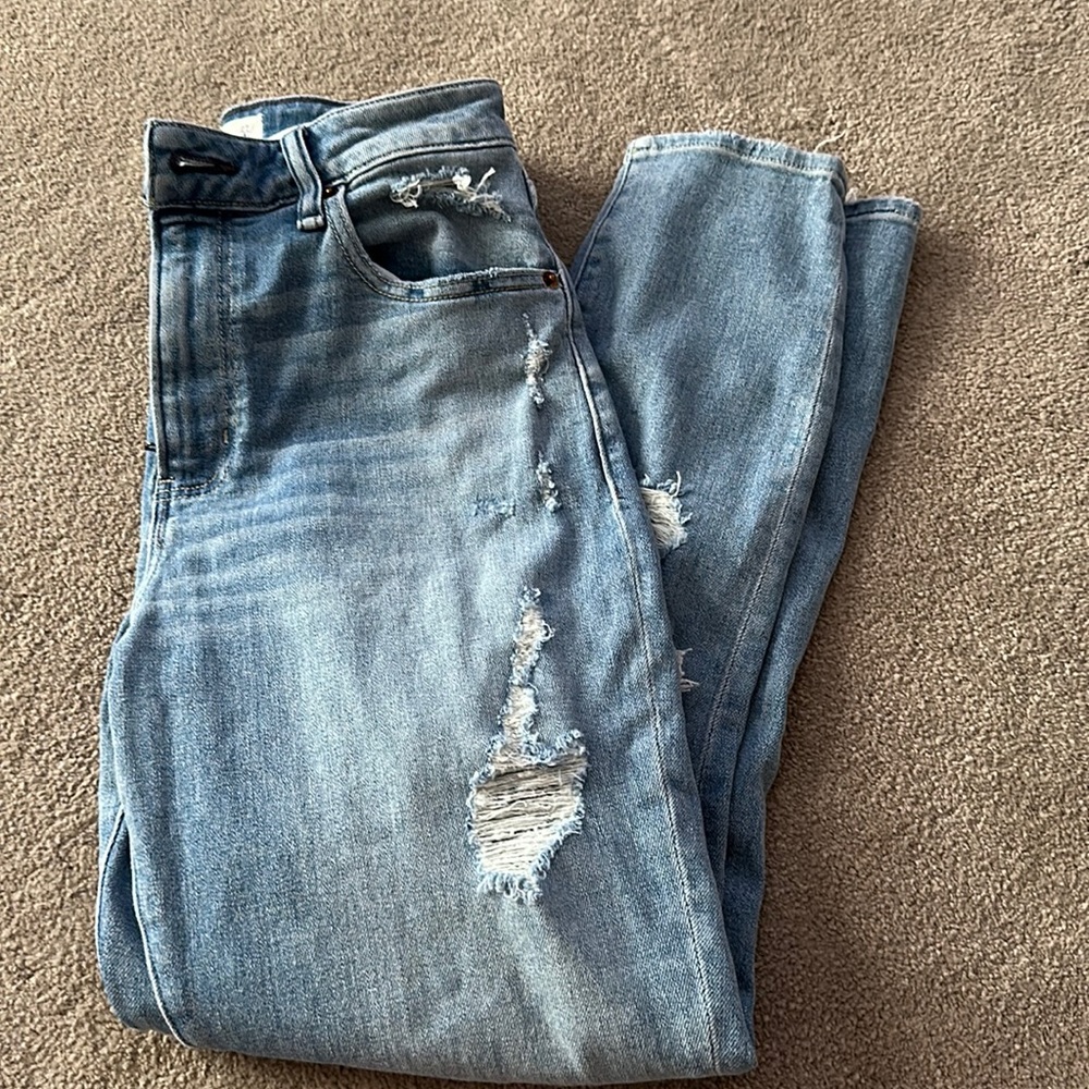 NWT Distressed jeans